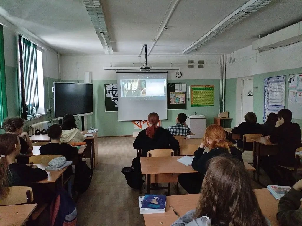 🌍 В честь Дня космонавтики для учащихся 7–9 классов был организован просмотр увлекательных фильмов, 