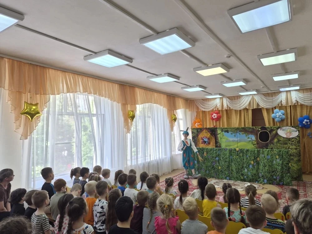 🎉 Сегодня у наших ребят 
 в гостях Владимирский детский театр «Тимошка»! 🎭

👫🐇Артисты показали м