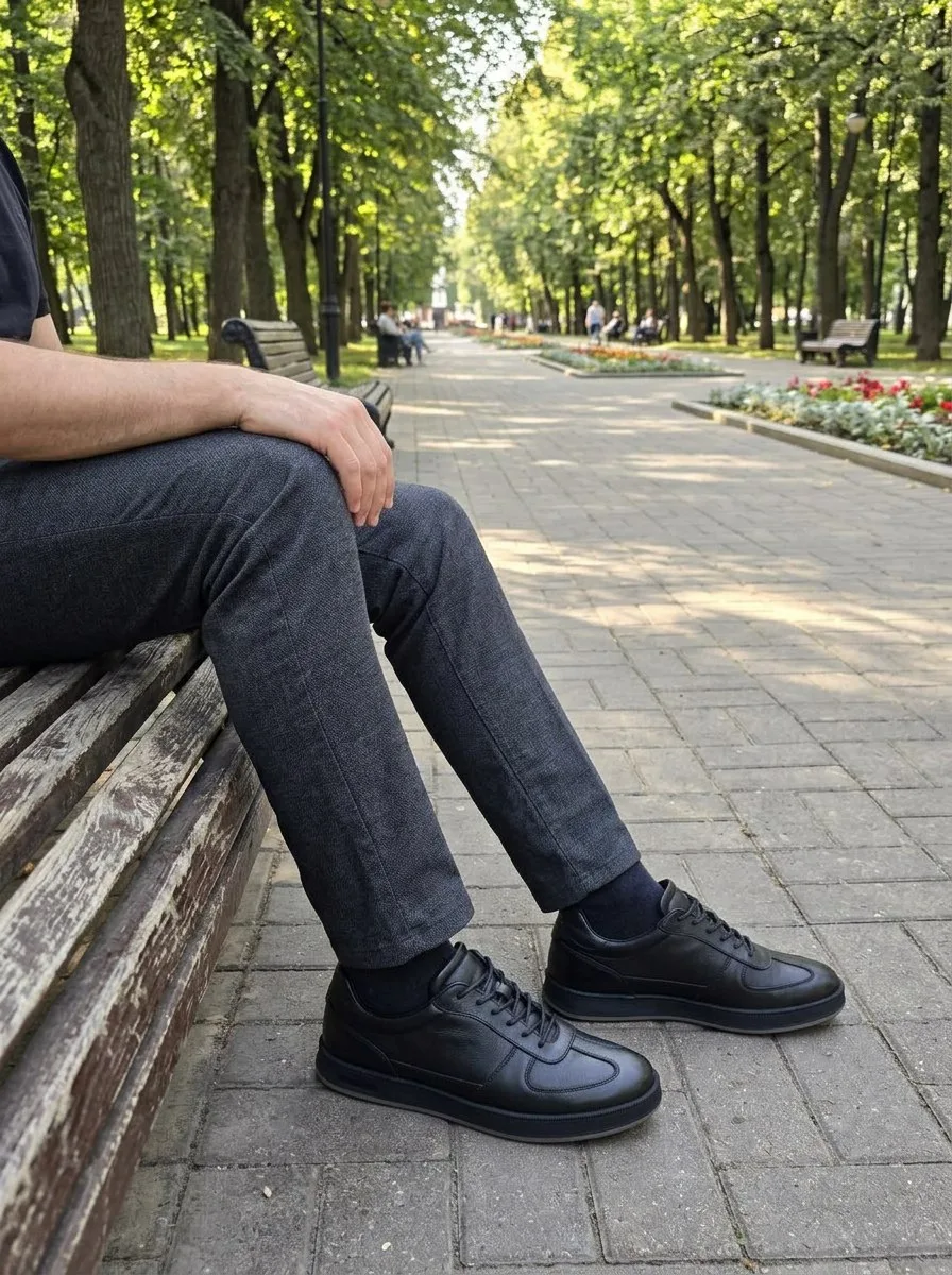 Он до сих пор ходит в летних кроссовках в +5? 🥶