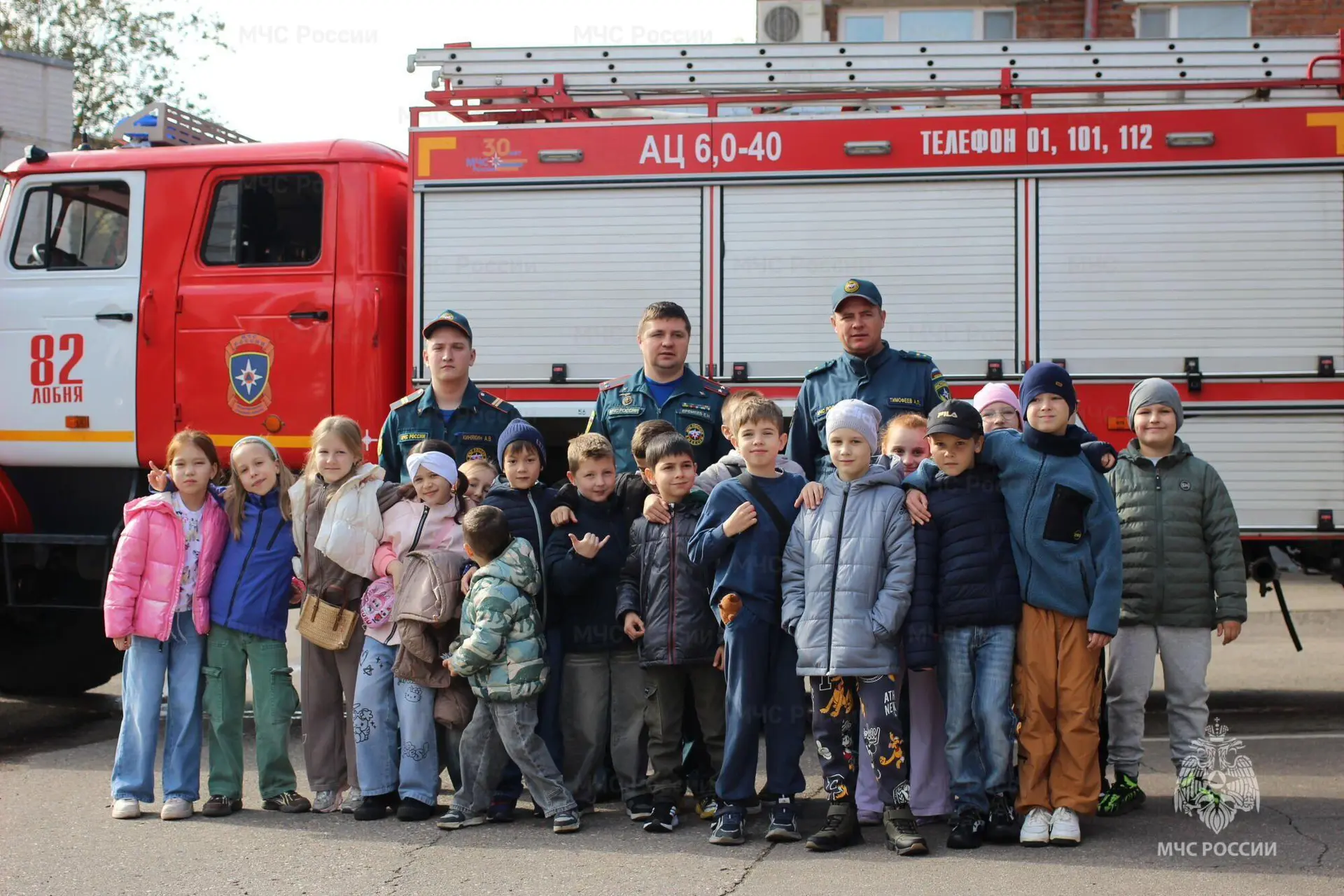 🚒В Лобне юные жители познакомились с буднями огнеборцев: в 82-й пожарно-спасательной ч...