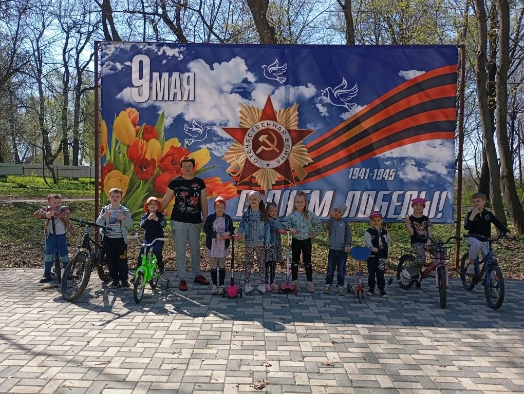 🚴‍♂️ Велогонка к 9 Мая: вместе к Победе! 🚴‍♀️

В Малопицком парке царила атмосфера настоящего спор