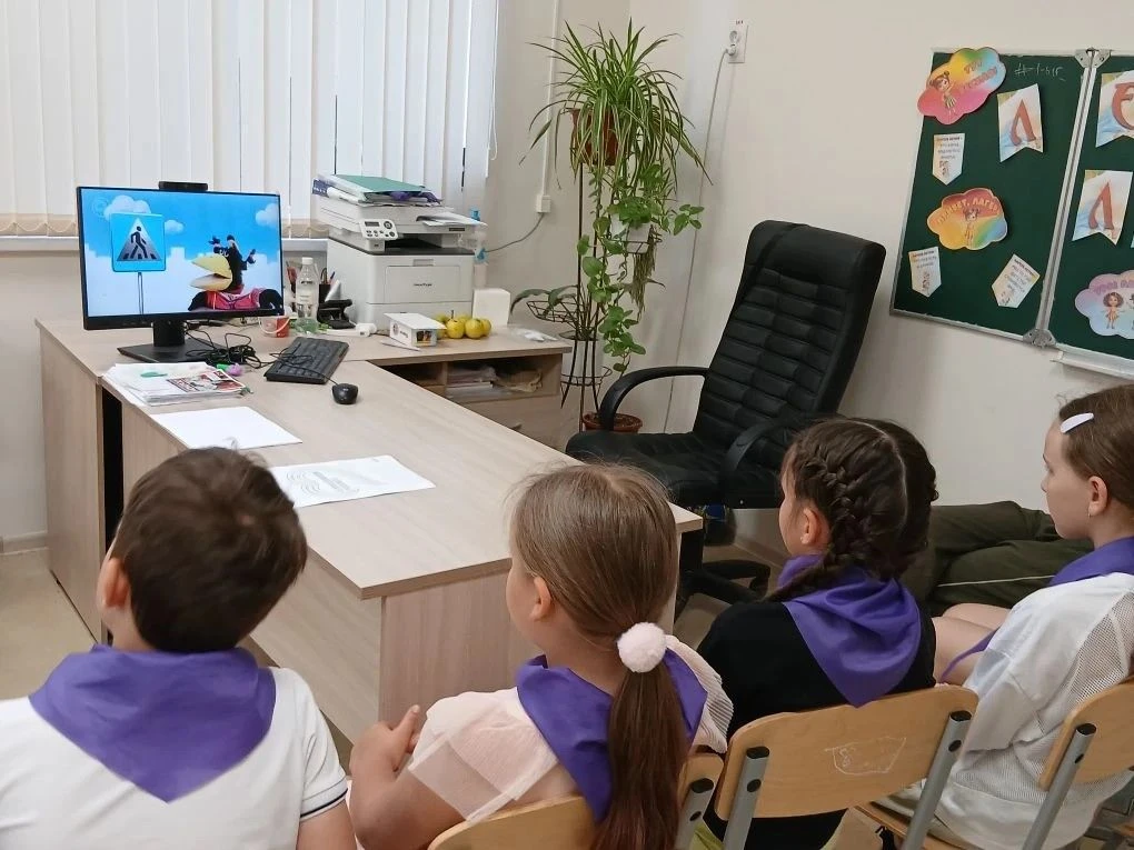 Наш пришкольный лагерь: учим детей быть в безопасности! 🛡️Летние каникулы – это время радости и при