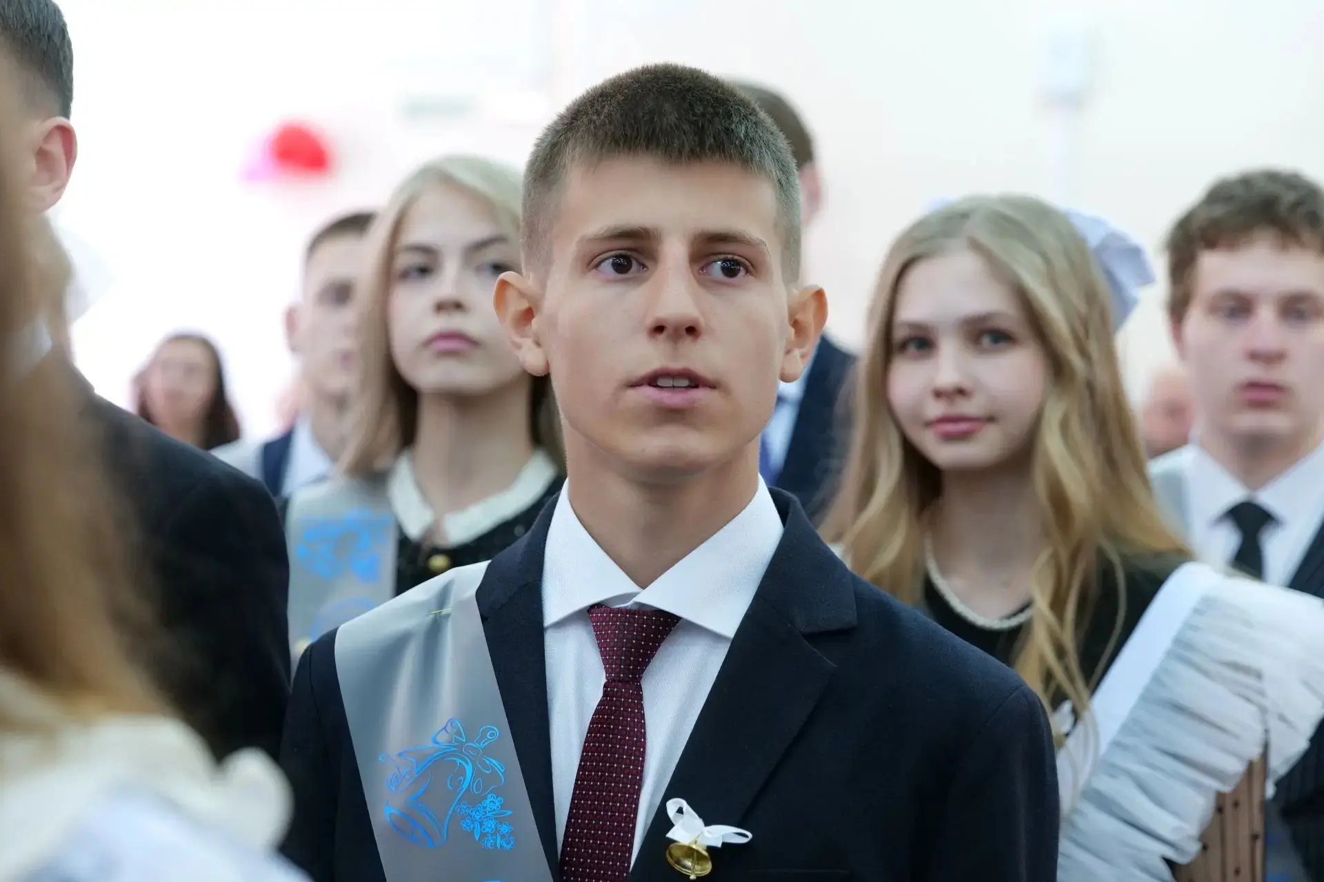 Сегодня в школах города Кемерово знаменательный день – проходят последние звонки