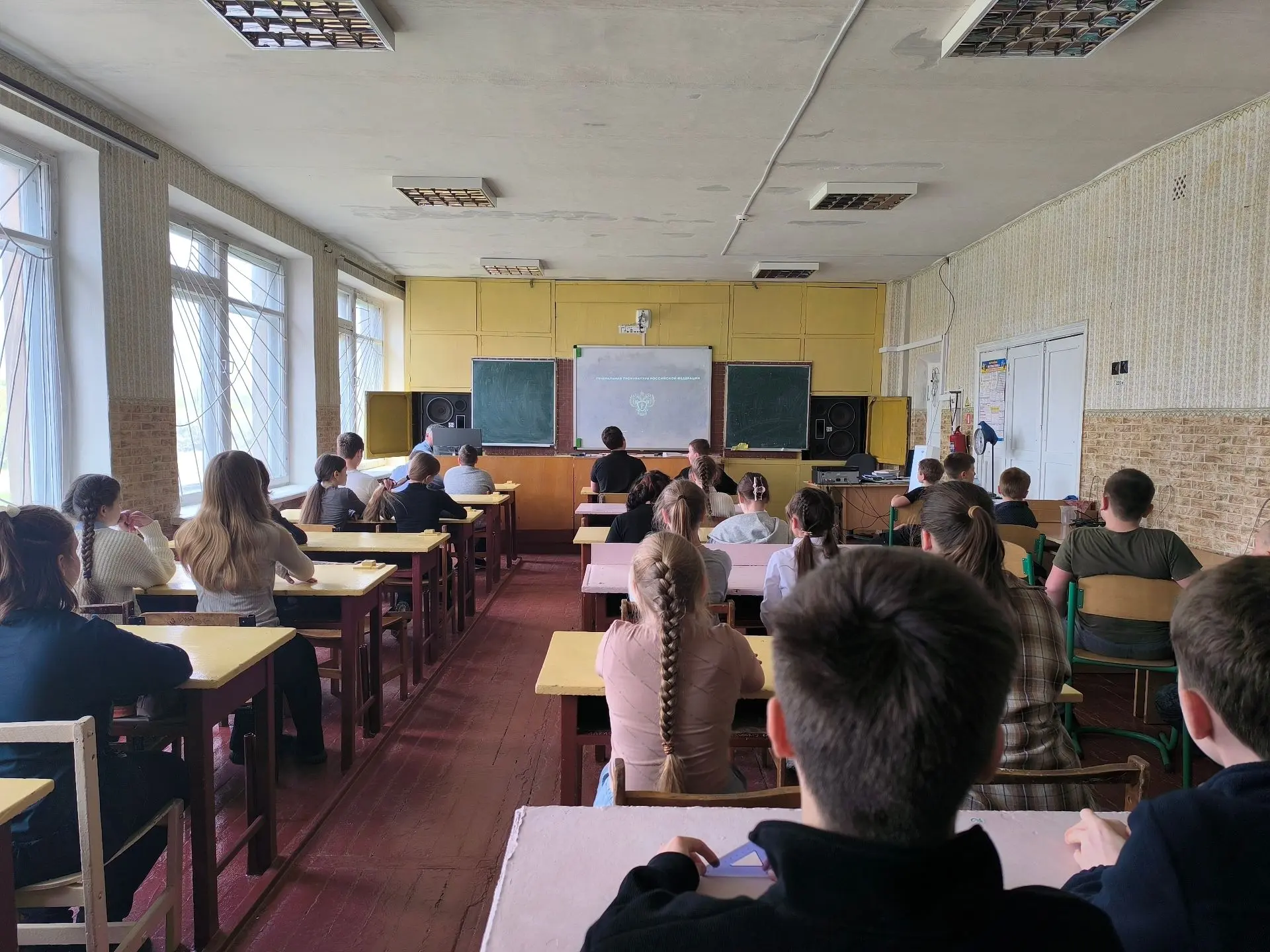 🎬 Полезный ролик для наших школьников
На днях посмотрели ролик, который очень рекомендуем к просмот