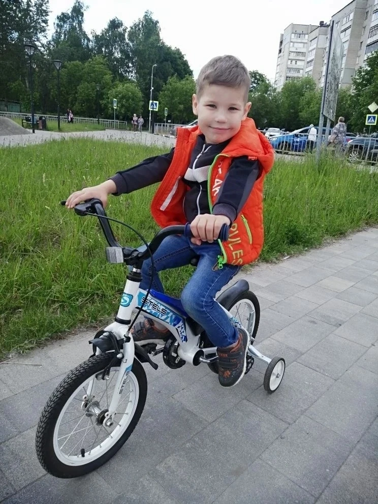 Воспитанник второй младшей группы Андрей принимает участие в городской физкультурно-оздоровительной 