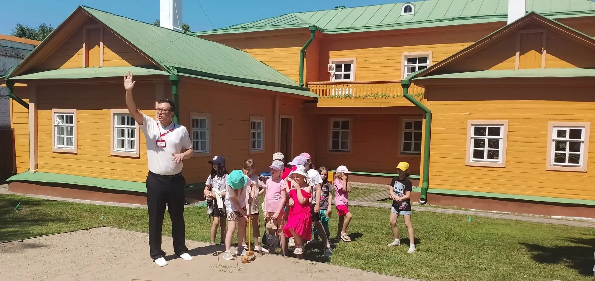 «Вот это да!», «Здорово!», «Я приду еще» - долго раздавались детские голоса после экскурсии по Дому-