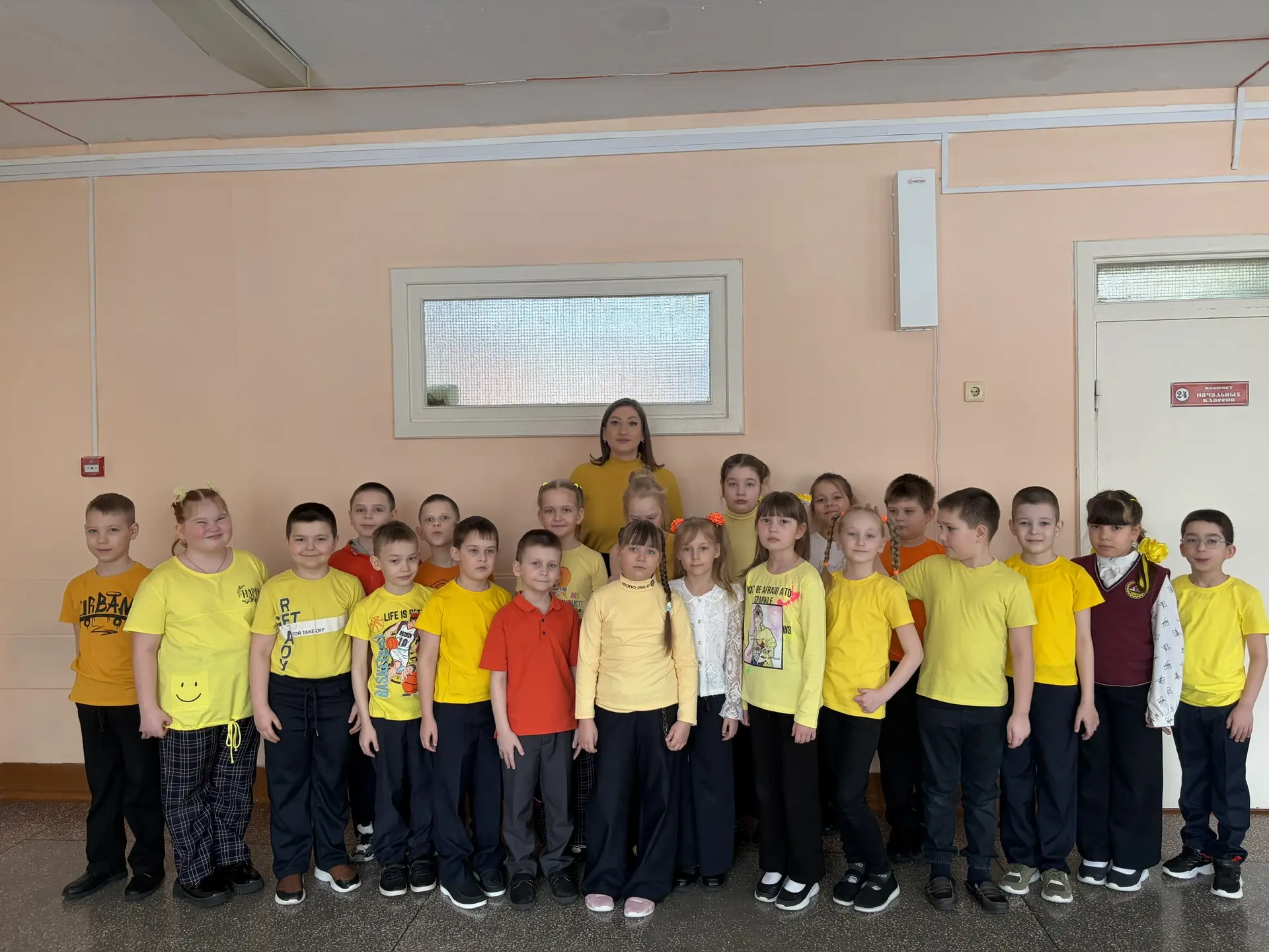 ✨ День счастья в нашей школе! ✨  Сегодня у нас был по-настоящему яркий и радостный день — в школе пр