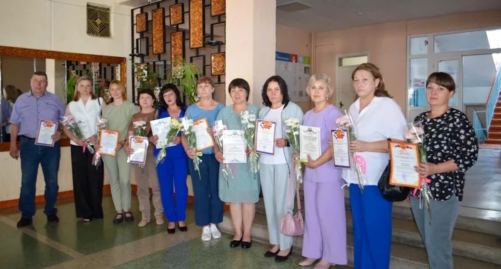 8 июня, в профессиональный праздник - День социального работника, коллектив Мамонтовско...