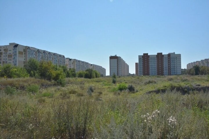 Саратовские чиновники решили изъять у предпринимателей землю в Авиаторе и стали ответчиками в суде.
