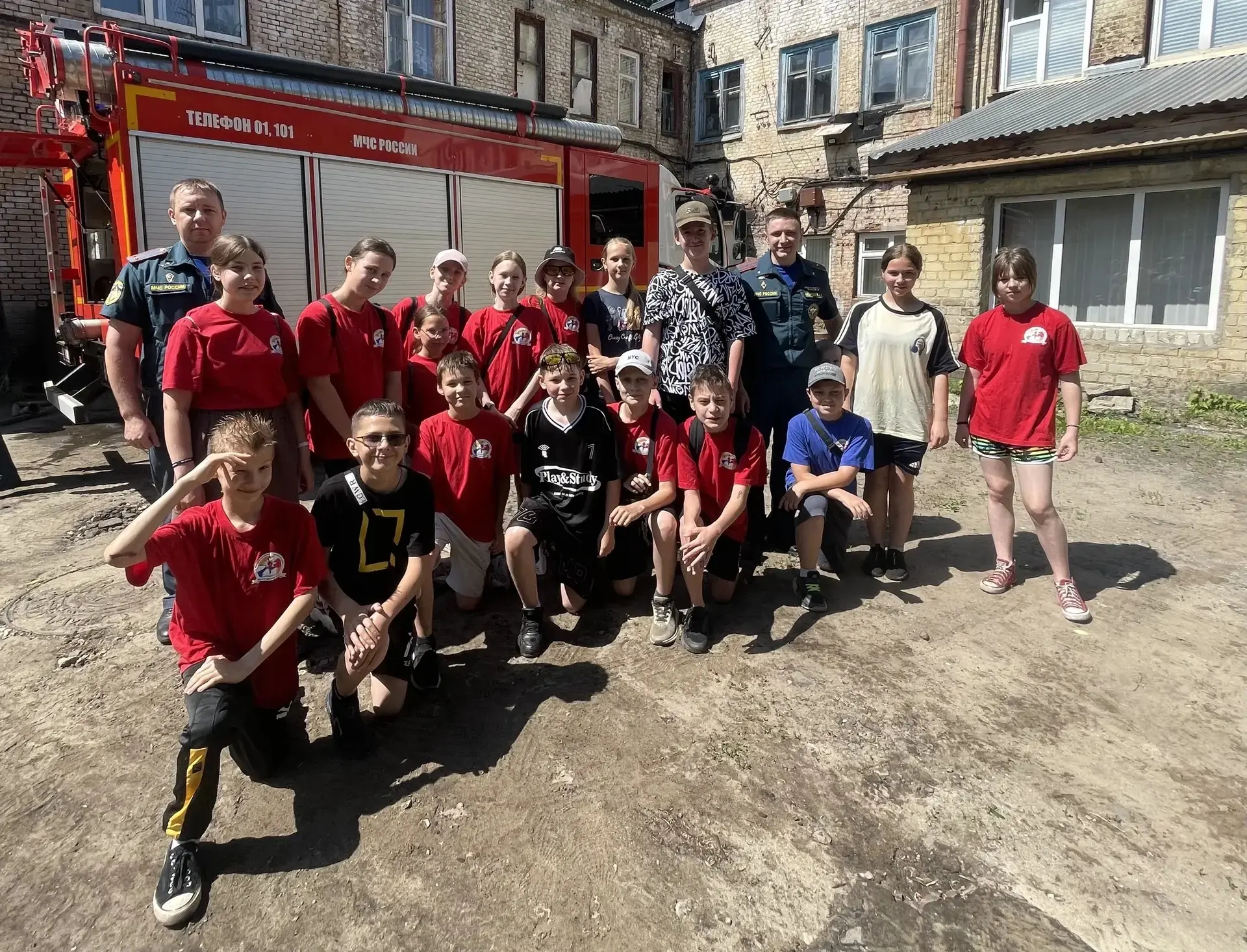Экскурсия в пожарную часть: море впечатлений и полезных знаний! 👨‍🚒👩‍🚒

Накануне праздника Дня Р