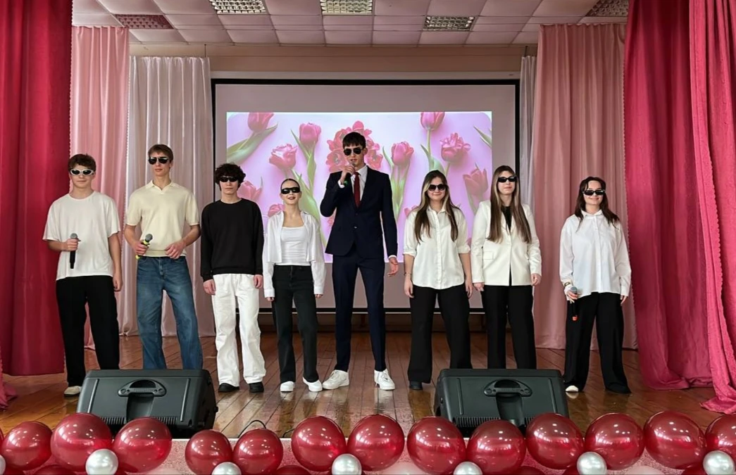 🌷Сегодня в нашей школе царила особая, праздничная атмосфера. Мы собрались вместе, чтобы поздравить н