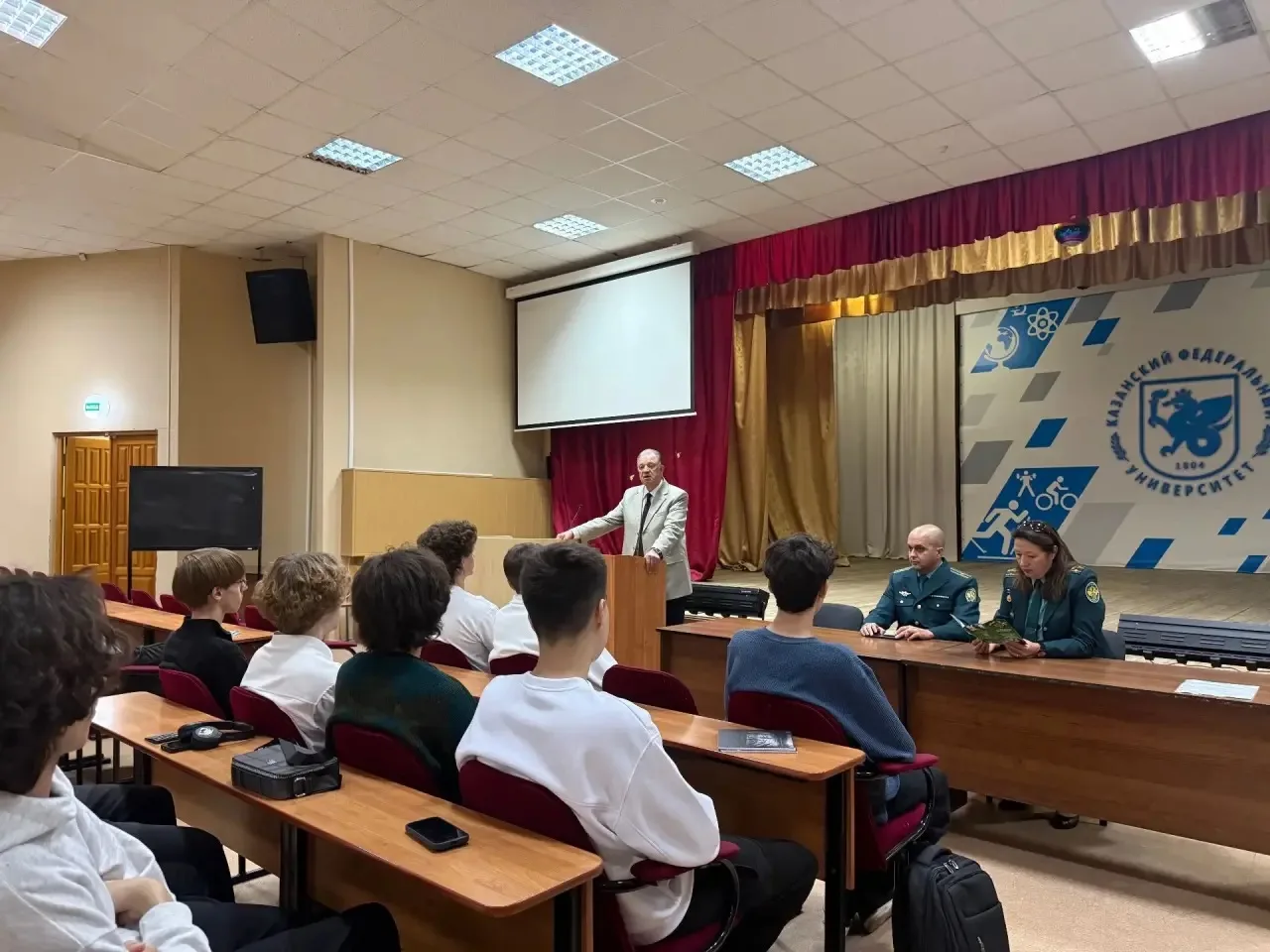 Для первокурсников-таможенников Набережночелнинского института КФУ первый день занятий ...