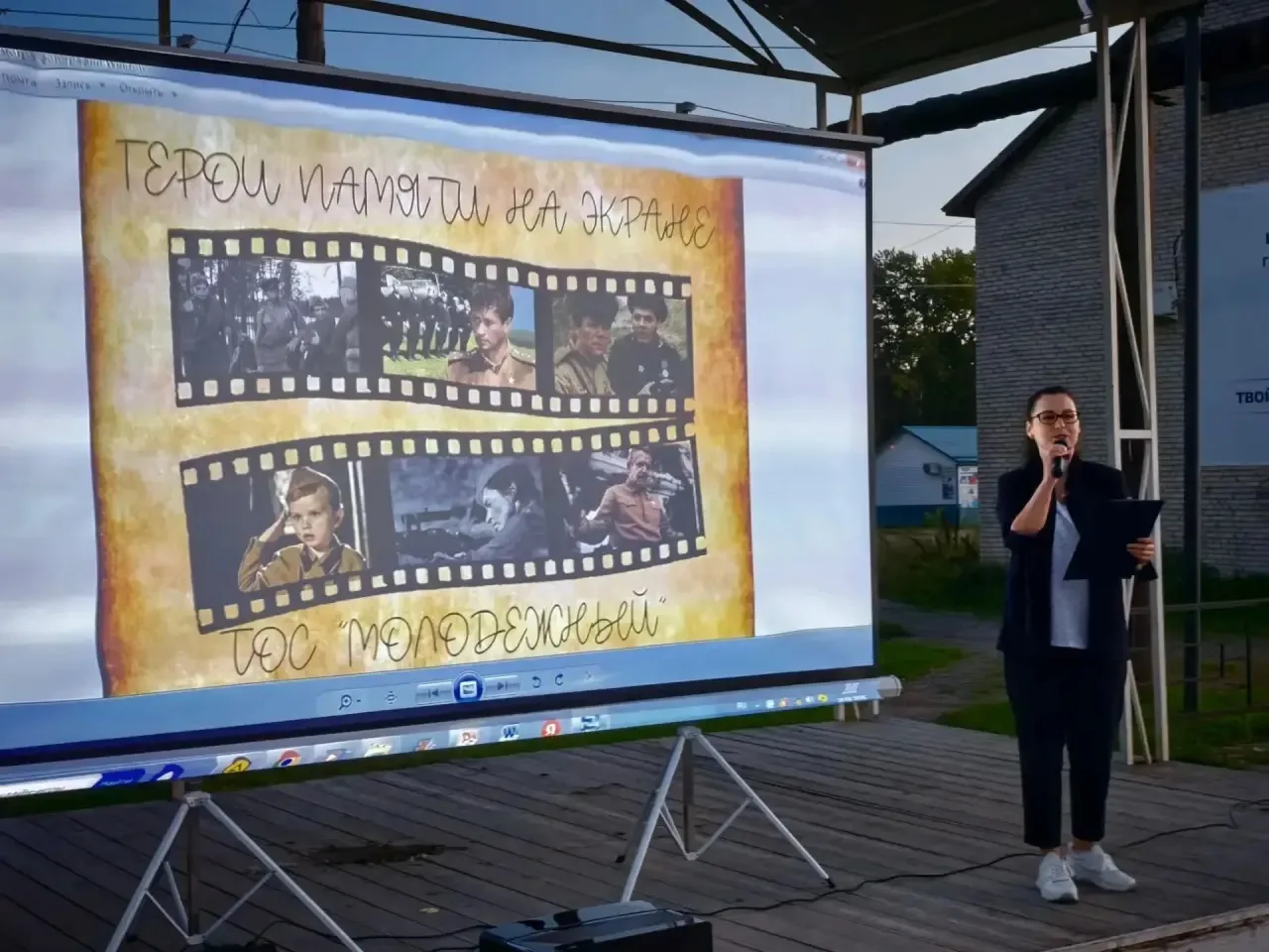 В поселке Мухен на центральной площади  состоялся особенный вечер под открытым небом — ...