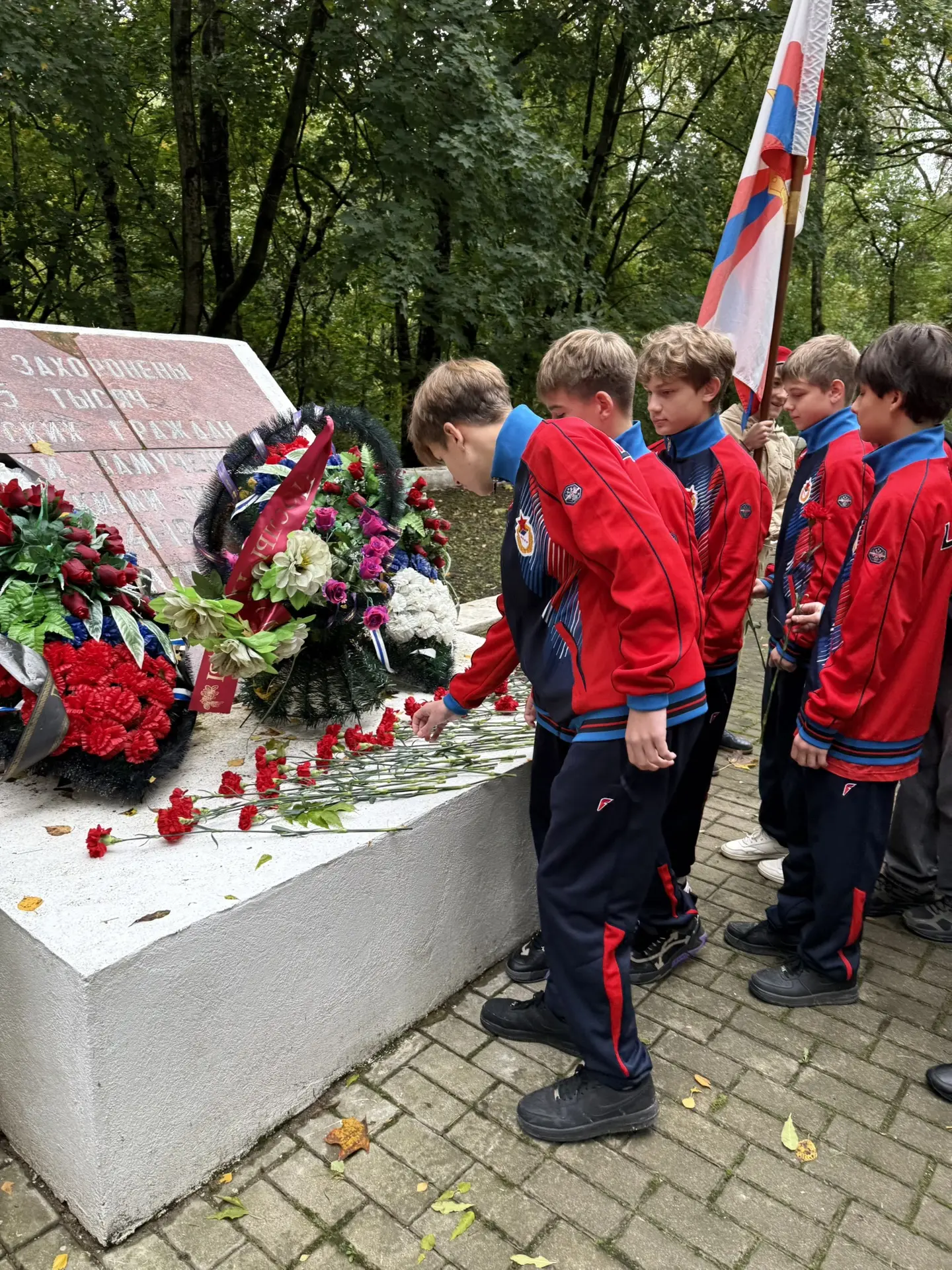В День освобождения Смоленщины представители ЦСКА/Смоленск почтили память погибших ❤️💙