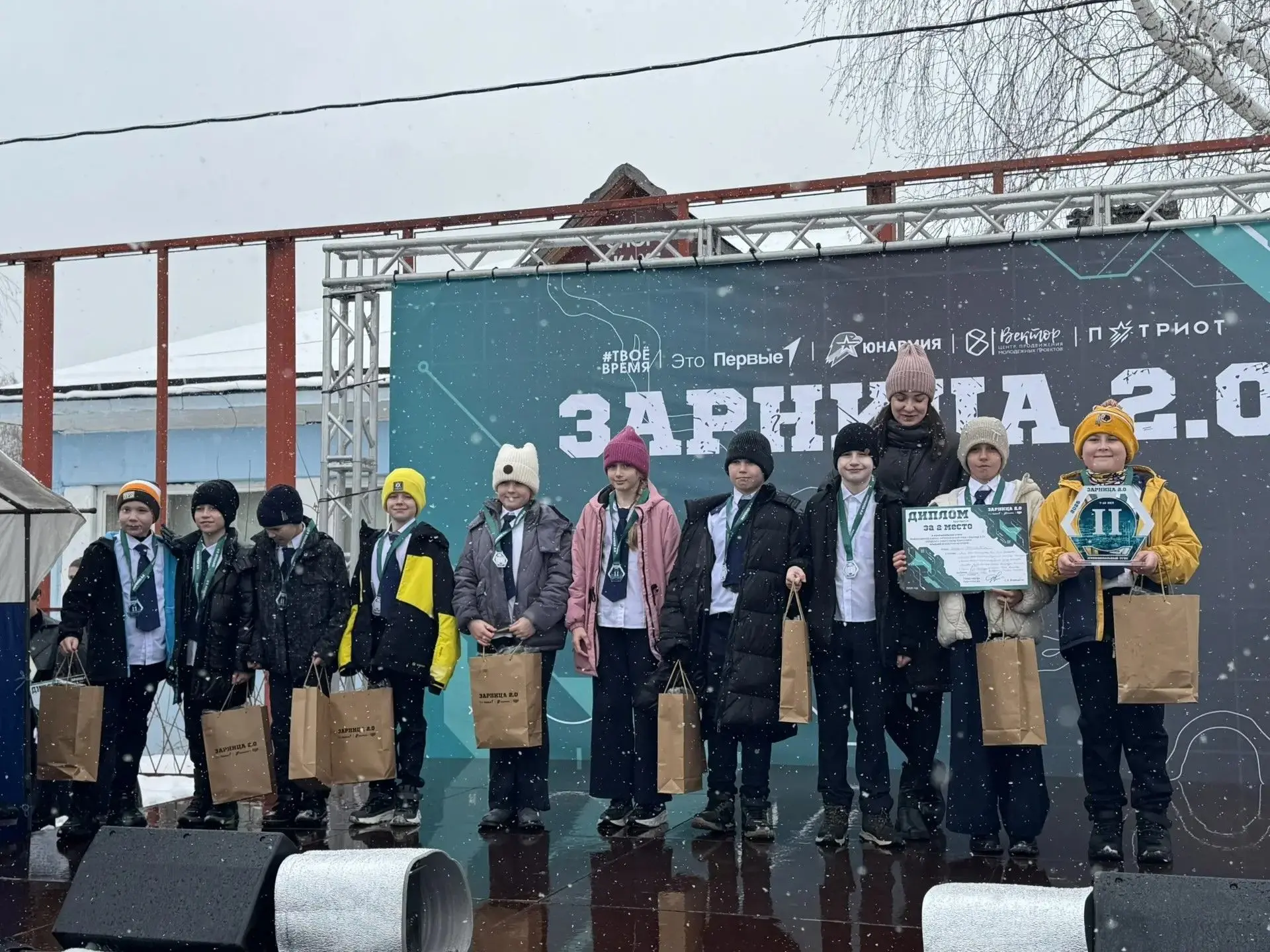 Наша команда «Экипаж 24» заняла 2 место в городском этапе игры «Зарница 2.0». Поздравляем ребят и их