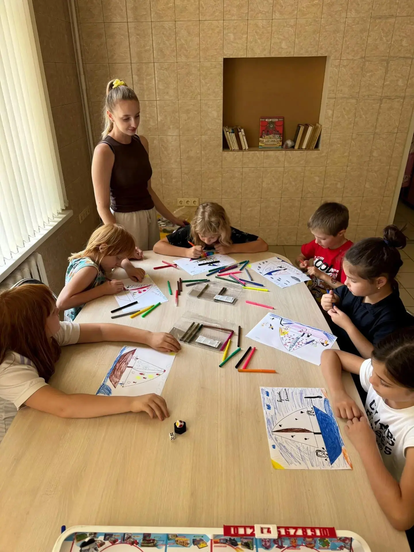 Специалист отделения "Семейный МФЦ" ГБУ РА "КЦСОН в г. Майкопе" провела занятия для дет...