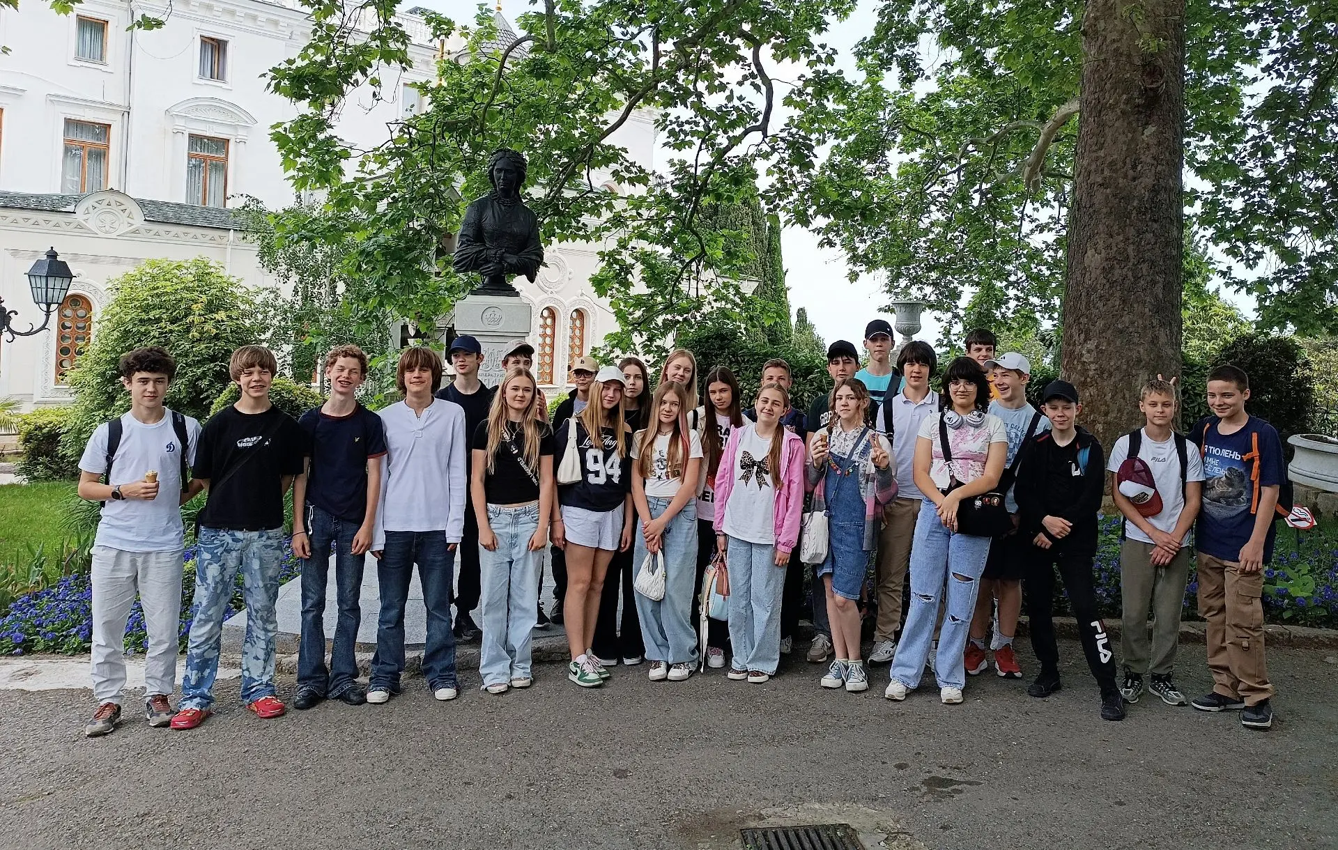 УРА! КАНИКУЛЫ!👋🎉👍

Ребята 7-В класса побывали на необыкновенной экскурсии (кл.рук. Фесенко Ю. В.)