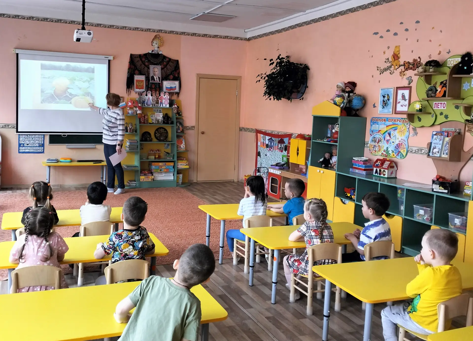 В средней группе "Почемучки" прошло тематическое занятие о красавице ТЫКВЕ . Ребята узн...