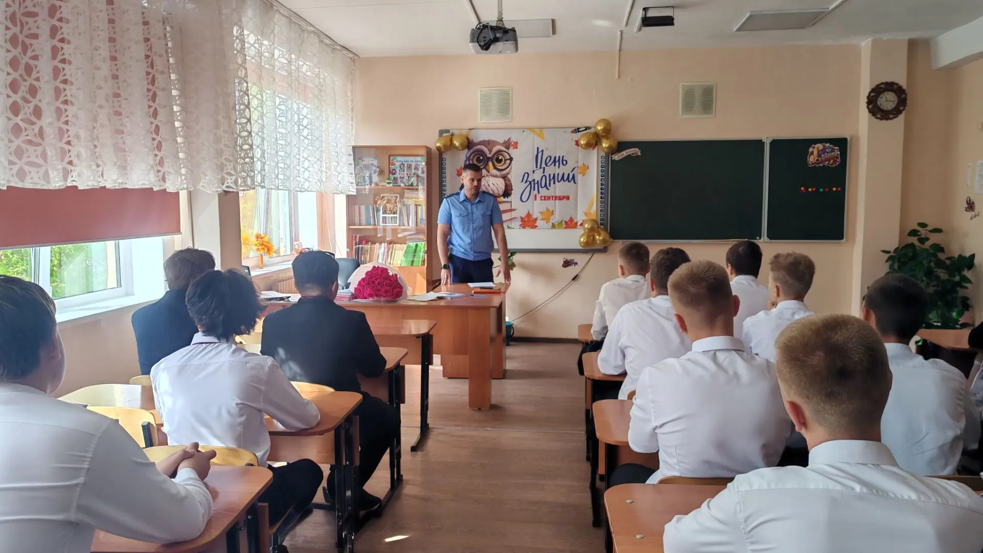 В День знаний работники органов прокуратуры посетили учебные заведения и приняли участи...