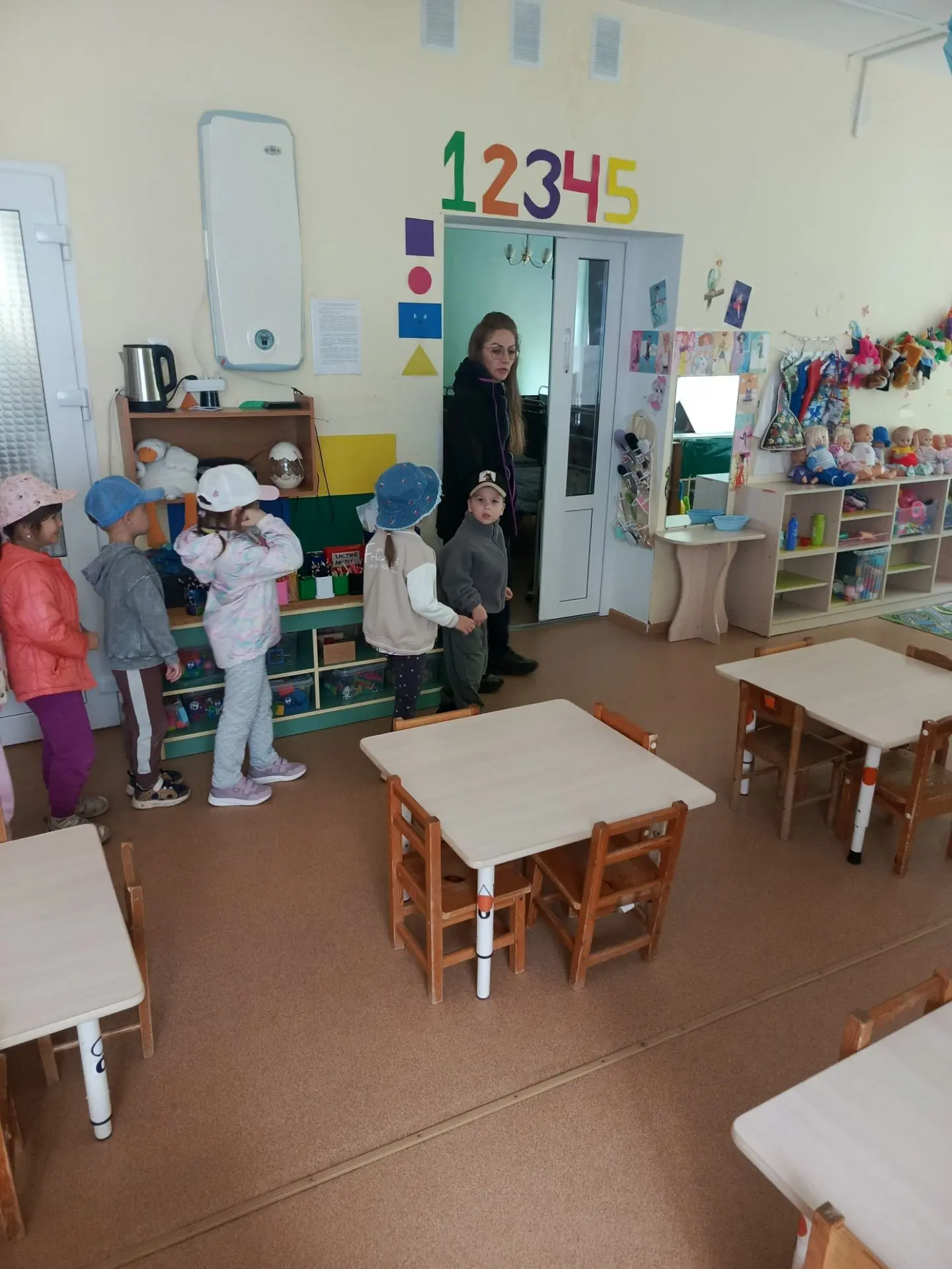Тренировка эвакуации в детском саду: безопасность детей — наш главный приоритет.