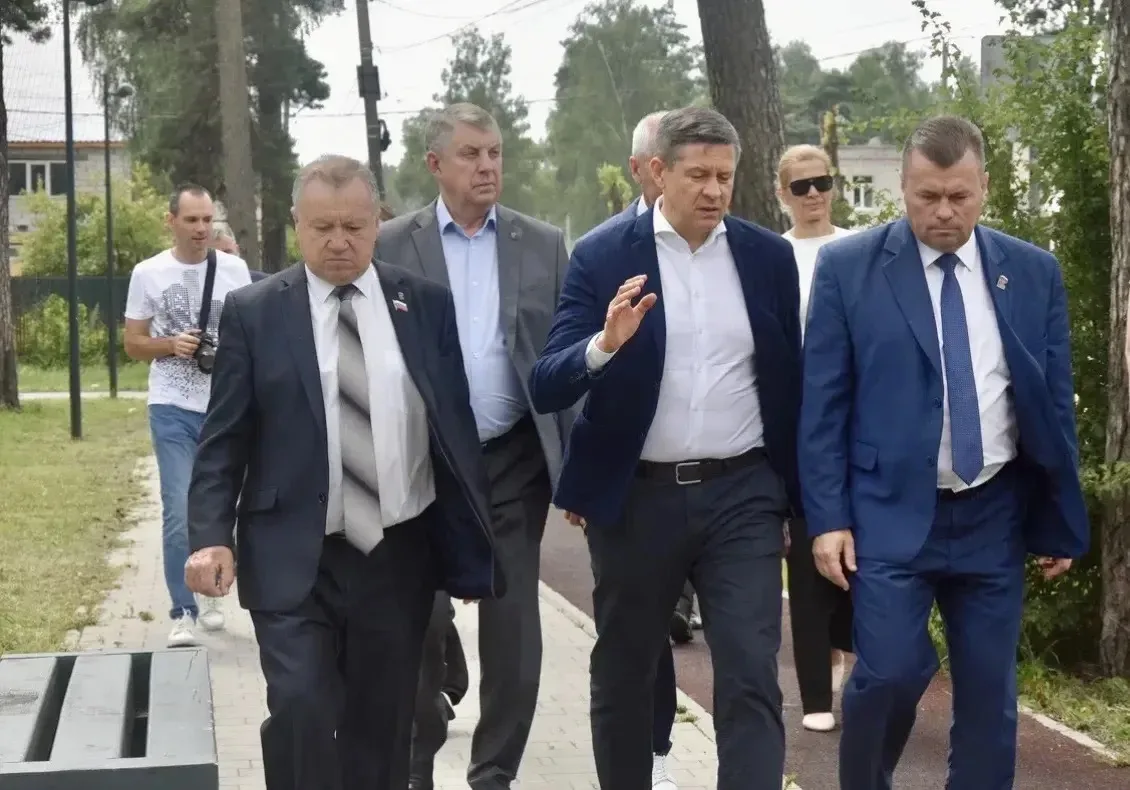 Рабочая поездка в Жуковский округ

Врио Губернатора Брянской области Егор Ковальчук, депутат Государ