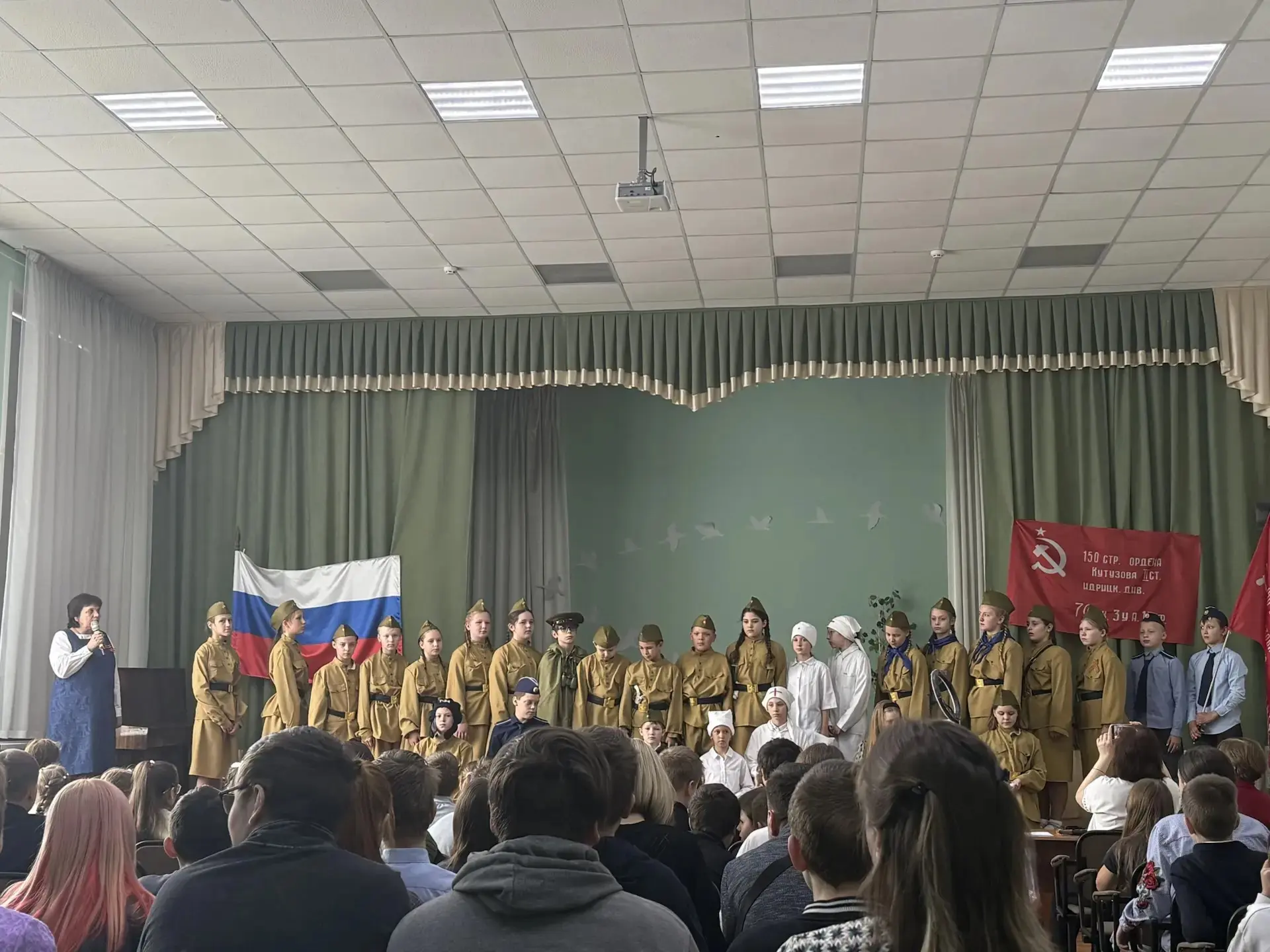 В Красноткацкой школе нам посчастливилось (именно посчастливилось) стать зрителями невероятного спек