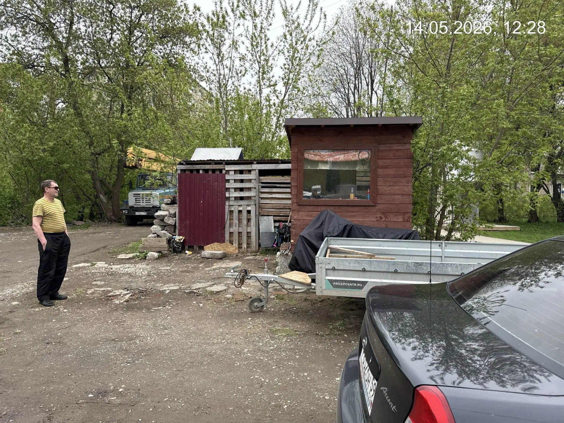 Был осуществлён добровольный демонтаж нестационарного торгового объекта, расположенного...