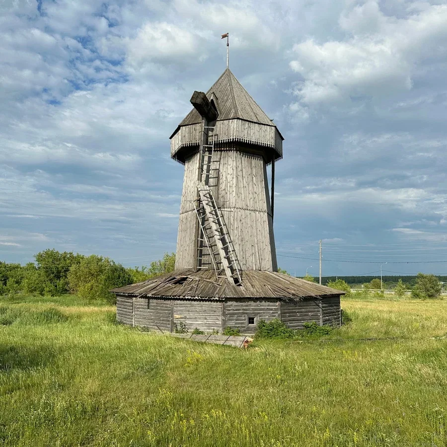 Польно-Конобеевская ветряная мельница

Памятник деревянного зодчества расположен около села Польное 
