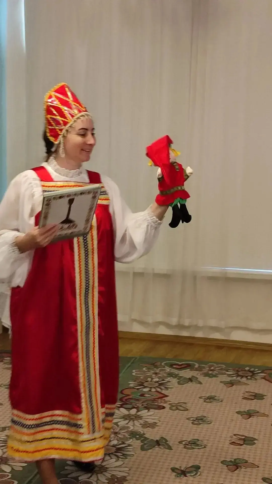 🎵 День балалайки в Корпусе 5: музыкальная гостиная «Не стареет душой балалайка»

23 июня празднуетс