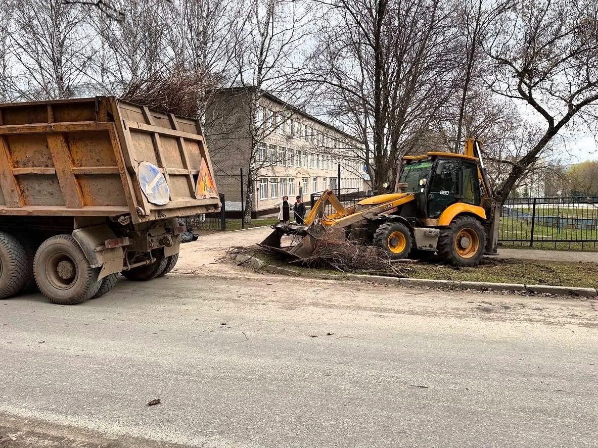 В Лениногорске стартовал общегородской субботник. Глава района Марат Гирфанов поблагодарил всех, кто
