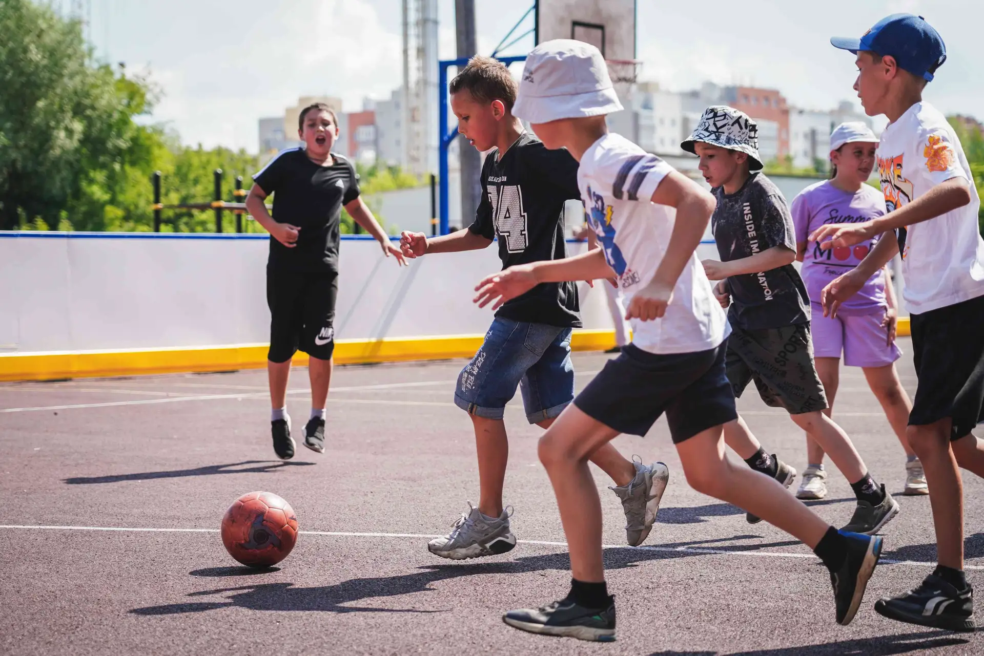 Ремонт мини-стадиона с хоккейной площадкой завершили в школе № 181 🏒
