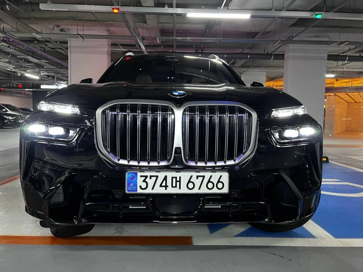 BMW X7 40d, 2025
Редкая и очень богатая комплектация.
M Sport, Iconic Glow, Sky Lounge, Executive 