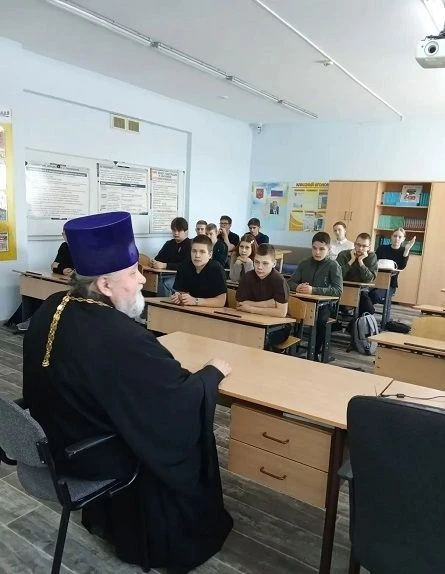 12 февраля в стенах школы состоялась духовно-просветительская встреча учащихся восьмого...
