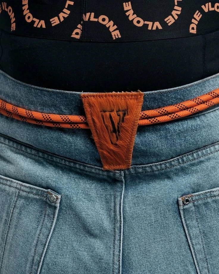 DENIM 💙⚡️

Обращаете внимание на детали?  
Понимаете: сделать просто джинсы - это полдела. Сделать 