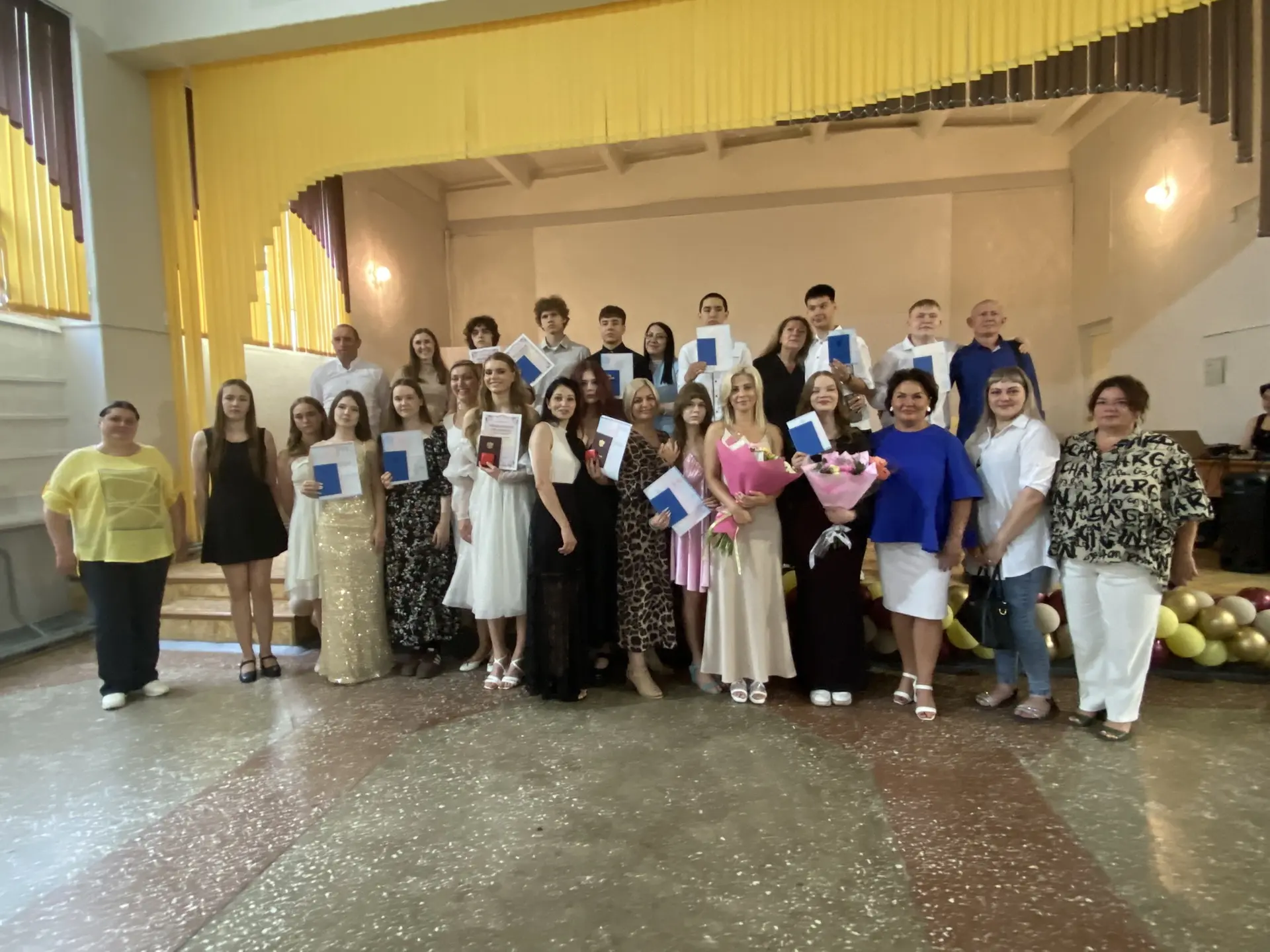 Сегодня в школе состоялось торжественное вручение аттестатов