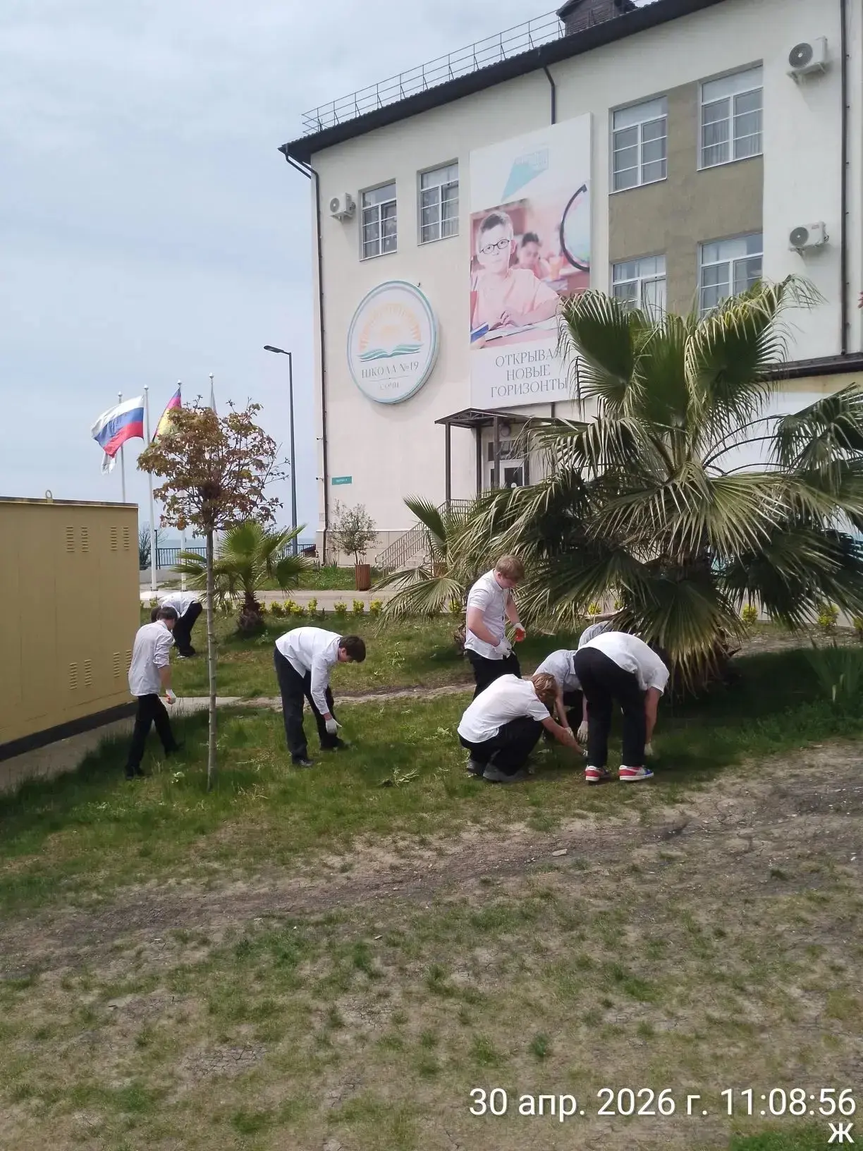 🌿Чистый четверг: старшие классы – в деле!   🌿Сегодня девятые классы нашей школы приняли участие в еж