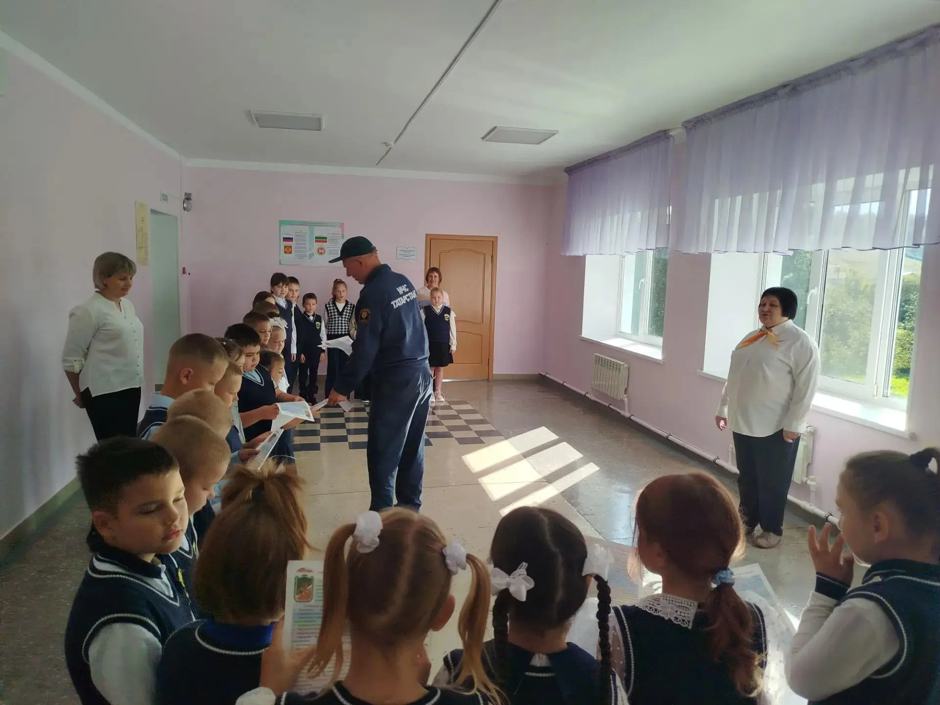 🚒 «Минута, которая может спасти жизнь»: в Кураловской школе прошел урок безопасности с...