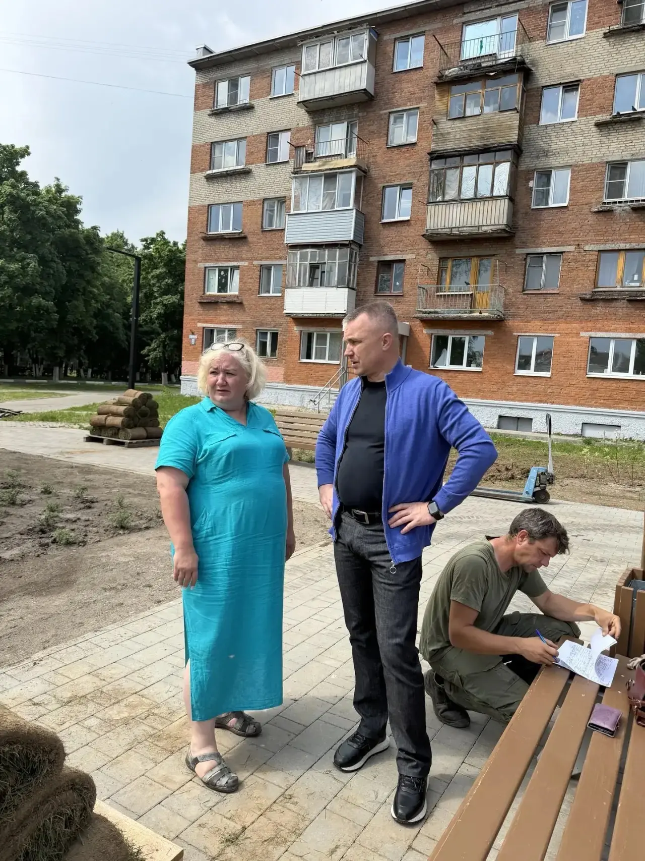 Сергей Волков проверил благоустройство площадки у нового памятника пограничникам.  Подготовка к откр