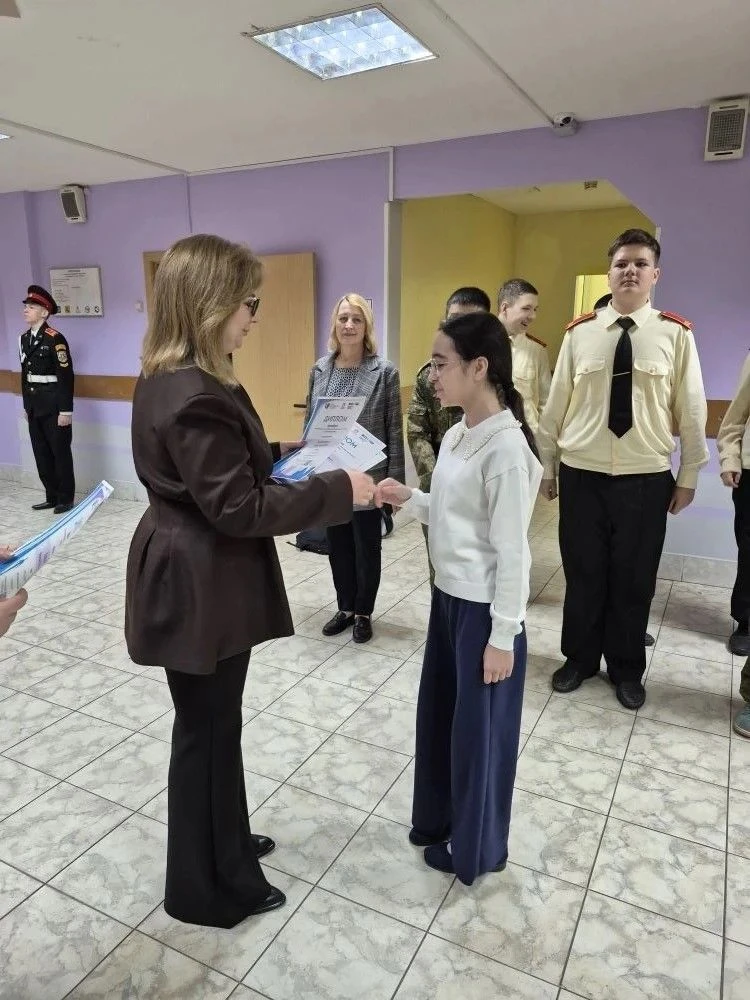 🇷🇺 Утро в 7-м корпусе: традиция, гордость и новые победы!  Сегодня учебная неделя традиционно начала
