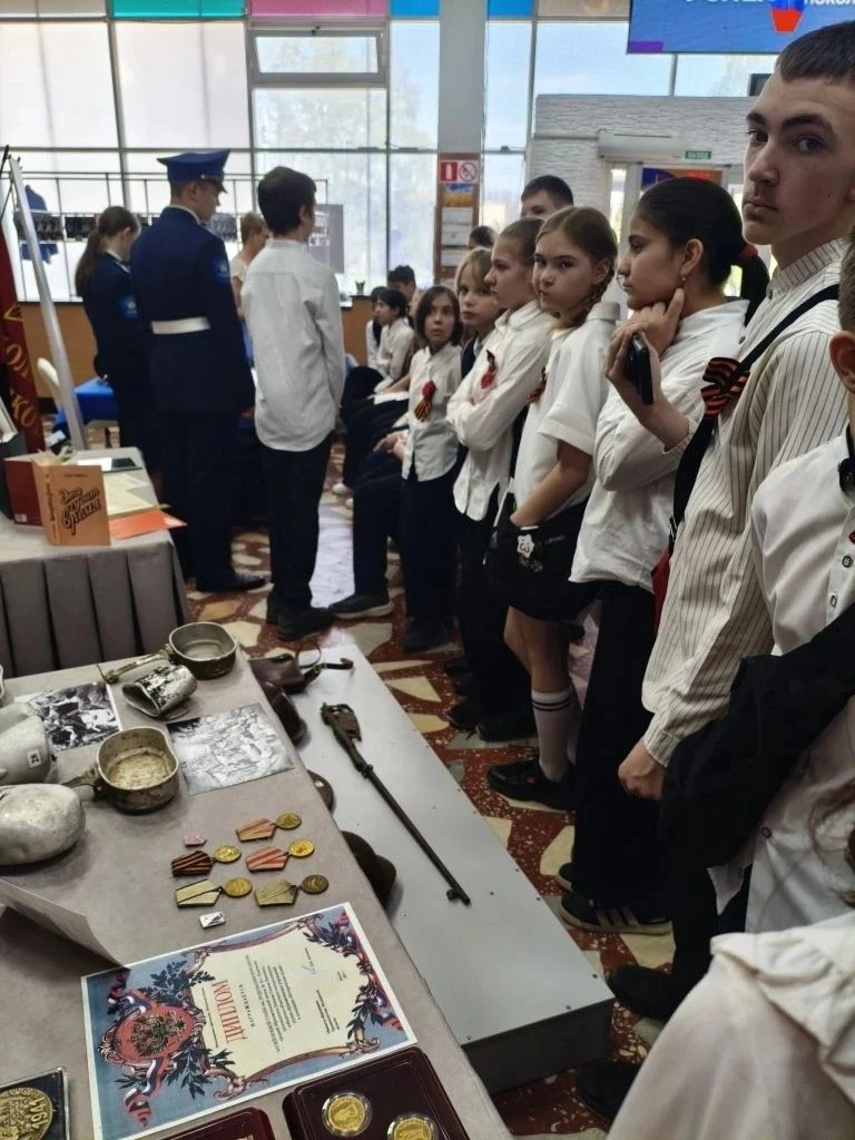 Незабываемый урок истории: 6В класс на выставке школьных музеев ко Дню Победы Сегодняшний день стал 