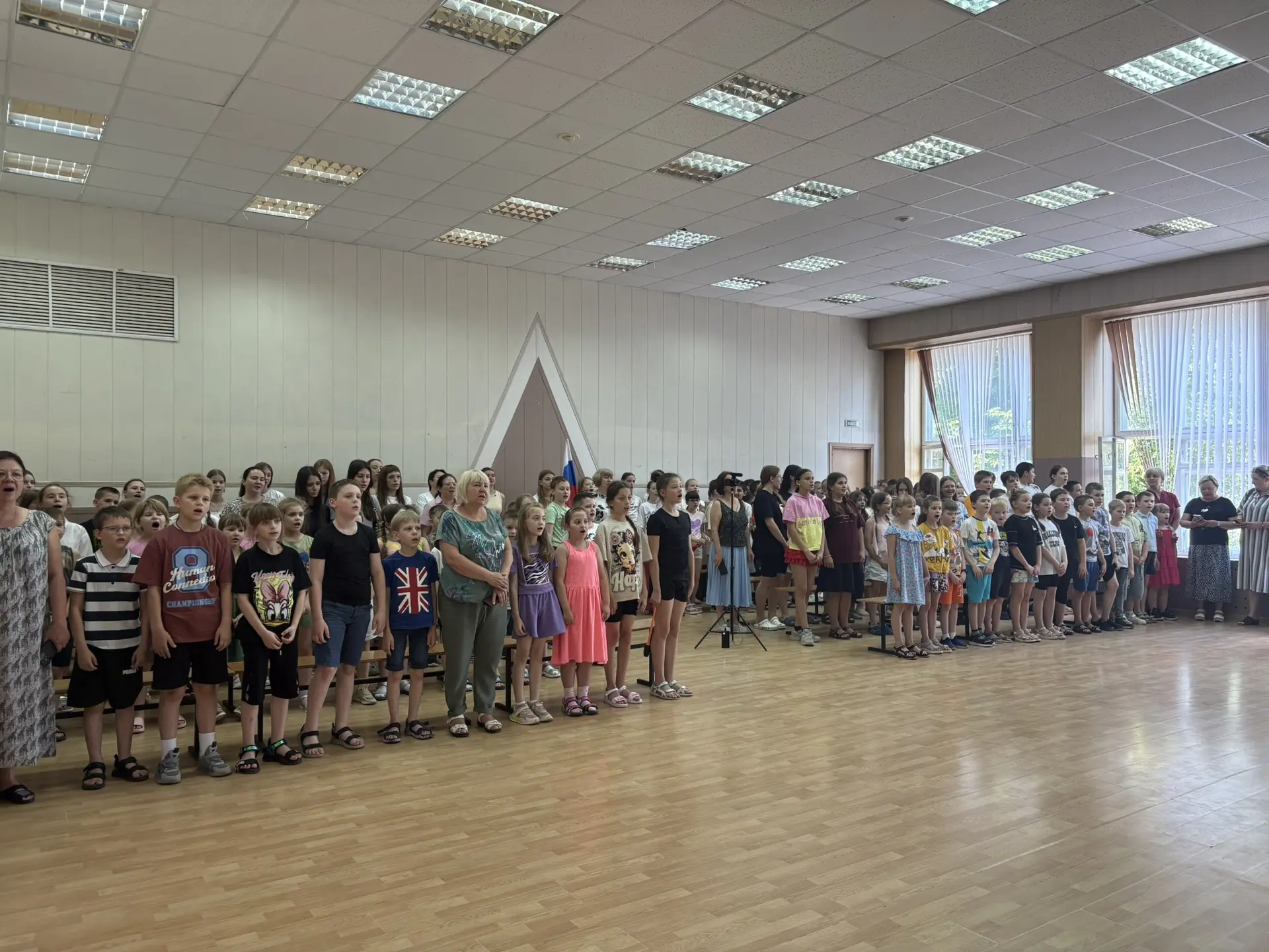 🇷🇺 Сегодня в нашем лагере прошёл праздничный концерт, посвящённый Дню России!

Участие приняли все