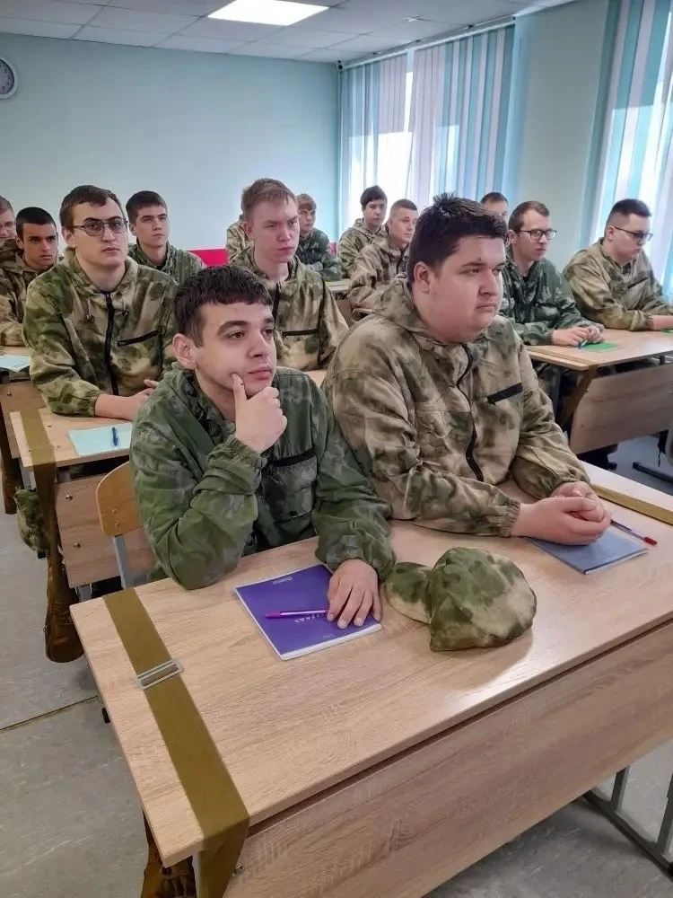 🔉Сегодня студенты колледжа успешно проходят испытания на учебных военных сборах. 💪  📌 Утро начинаетс