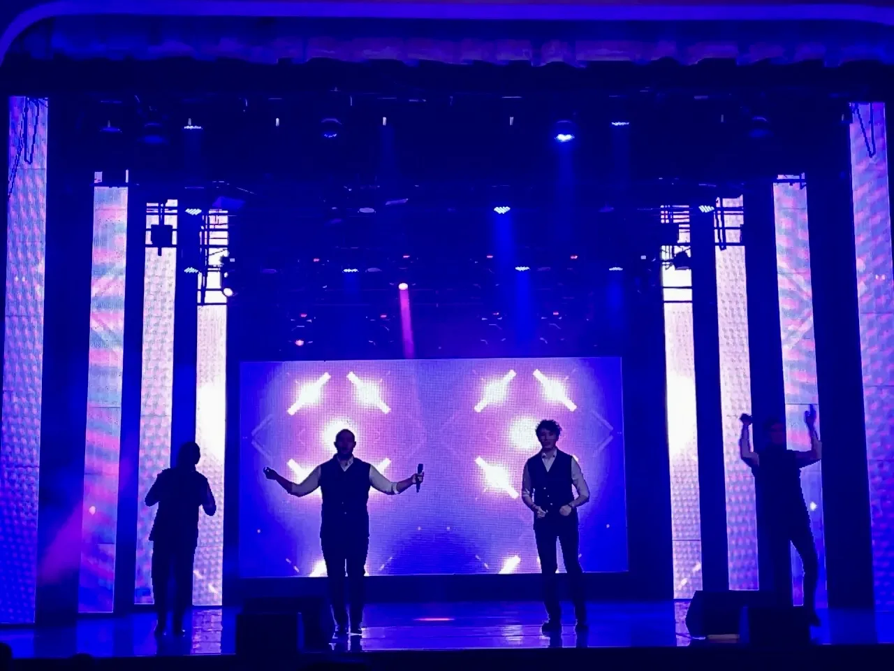 🎶Ученики 8Д, 9Д и 9Г классов окунулись в мир профессиональной музыки, посетив концерт вокального про