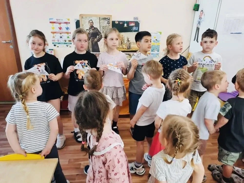 🇷🇺Победа будет за нами!  Накануне 9 мая у дошколят прошла квест-игра «Победа будет за нами!».   🎖Игр
