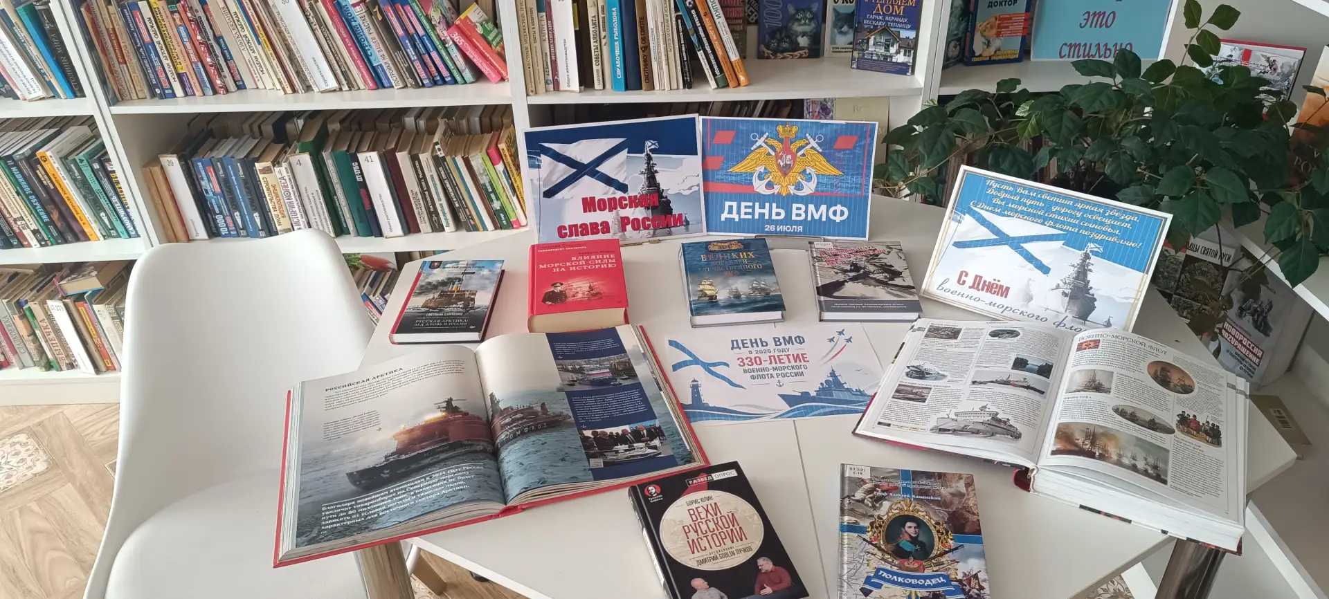 Времена меняются, но Андреевский флаг реет гордо!
В честь праздника Военно Морского флота сотрудники