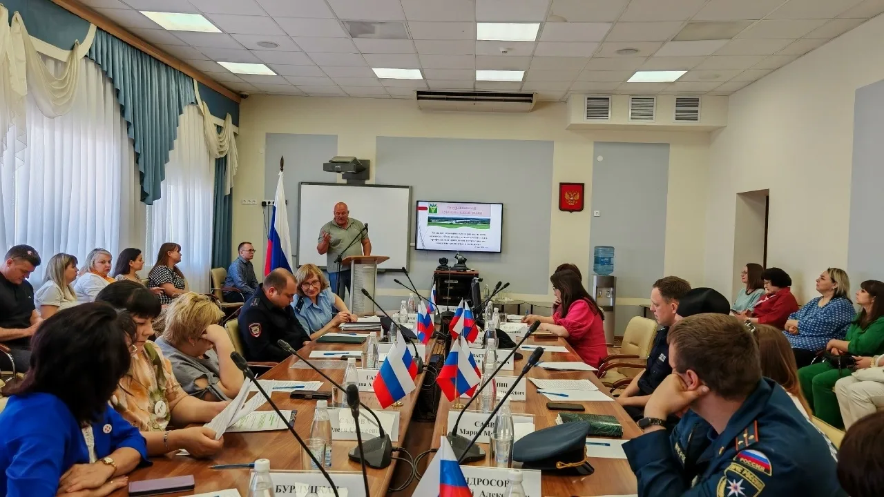 👪 В Бутурлиновском районе обсудили роль родителей в профилактике деструктивного поведения детей   ✅ 