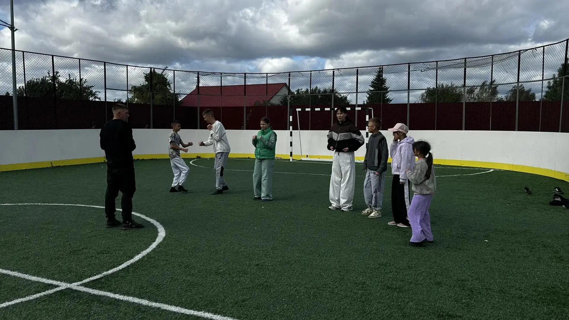 🥋 В выходные в нашем центре по-особенному оживленно: к ребятам приезжает тренер по кар...
