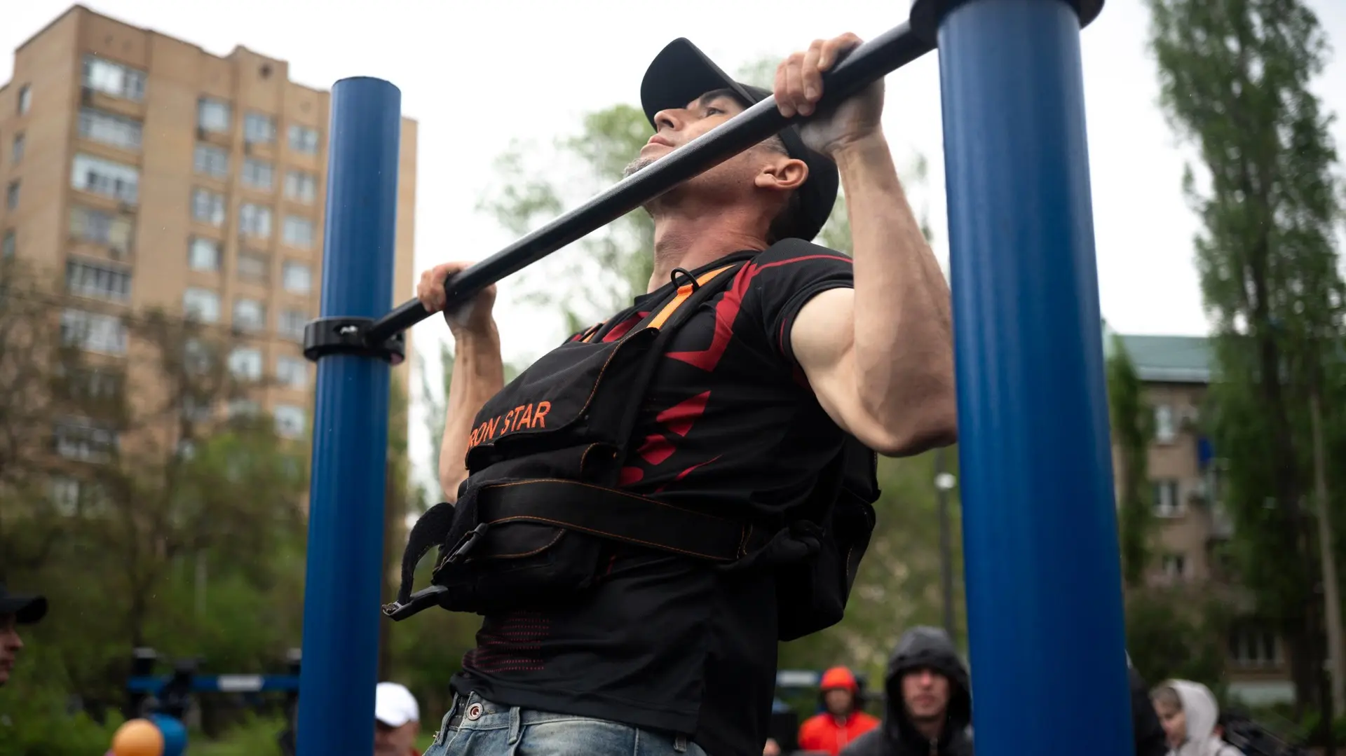 💪🏻 В Балакове прошел масштабный фестиваль уличного спорта  Турники, силовые элементы, музыка, мастер