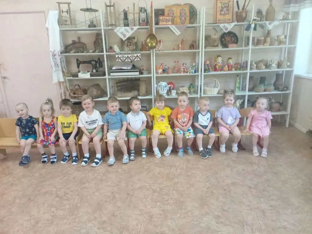 Малыши группы раннего возраста «Колобок» 👶 совершили увлекательную экскурсию в мини-му...
