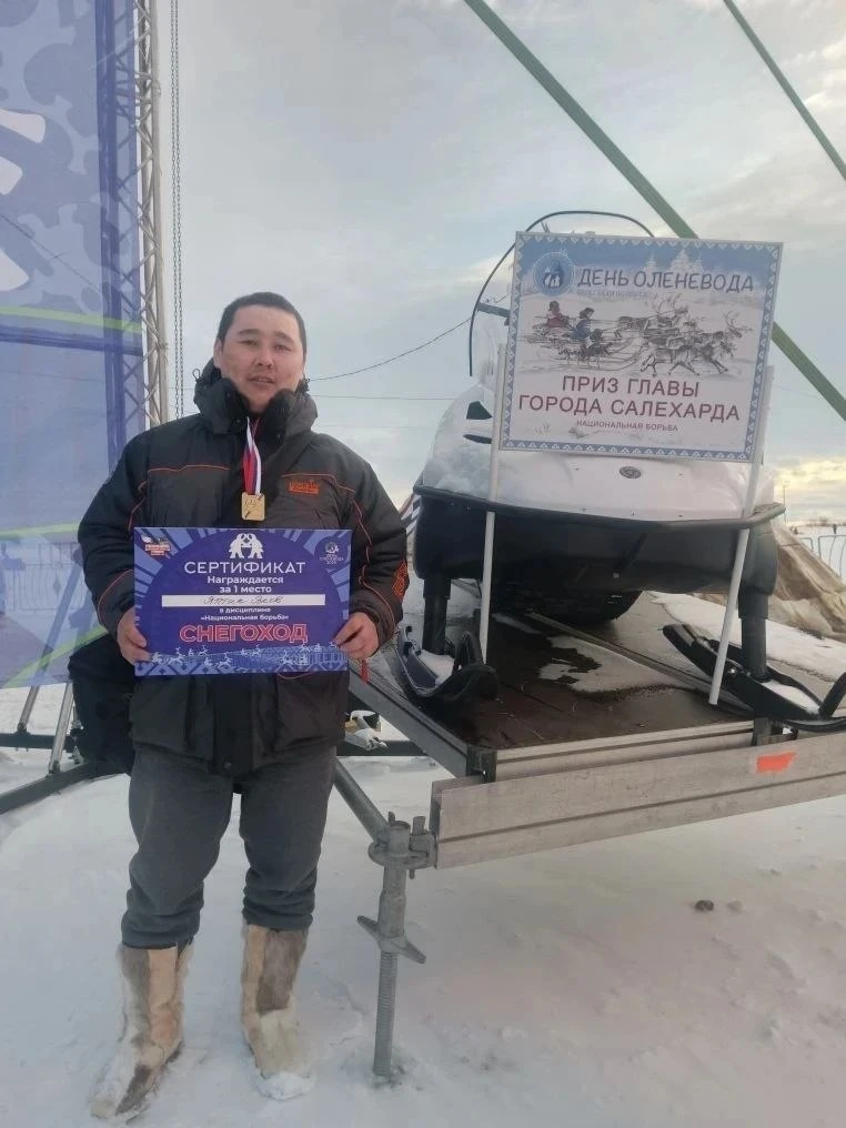 Спасатель поисково-спасательного подразделения «Ямалспас» с. Яр-Сале Яков Яптик стал победителем сор